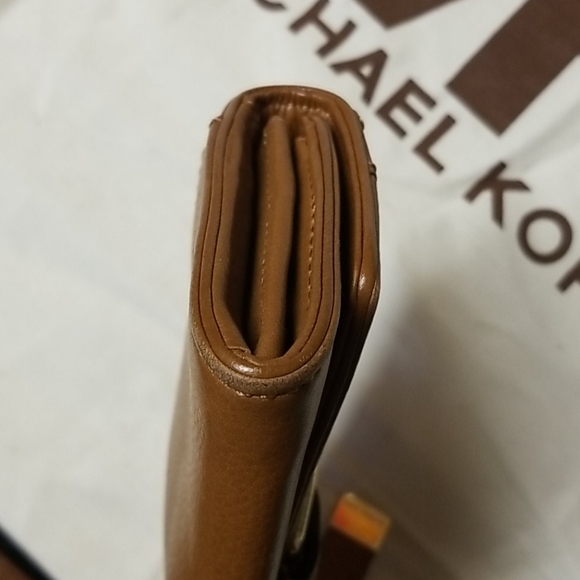 Michael Kors Wallet - Picture 10 of 11